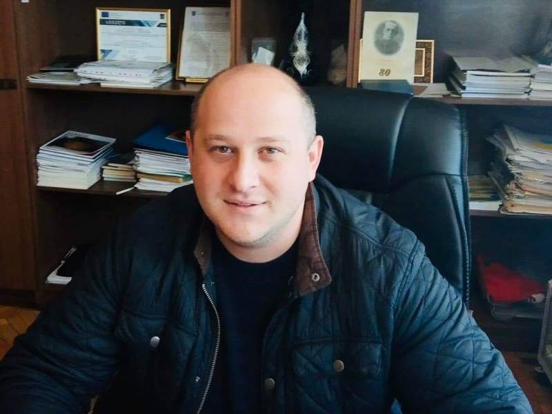 ,,ბოლო ზარი",მეთორმეტე კლასელთათვის სკოლაში სწავლის დასრულების ბოლო დღე,ლამაზი...